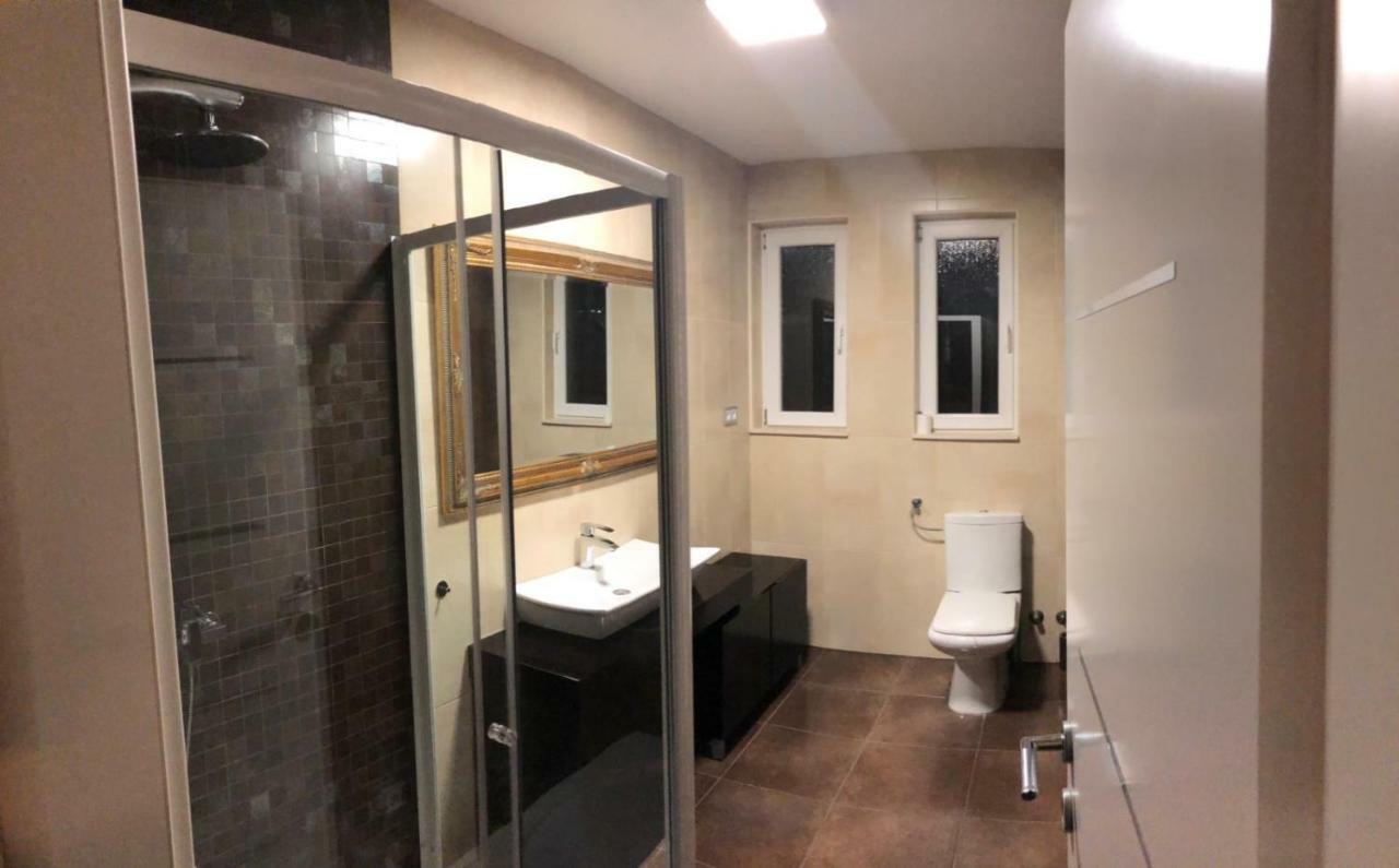 Leticia Hotel Biograd Na Moru Bagian luar foto