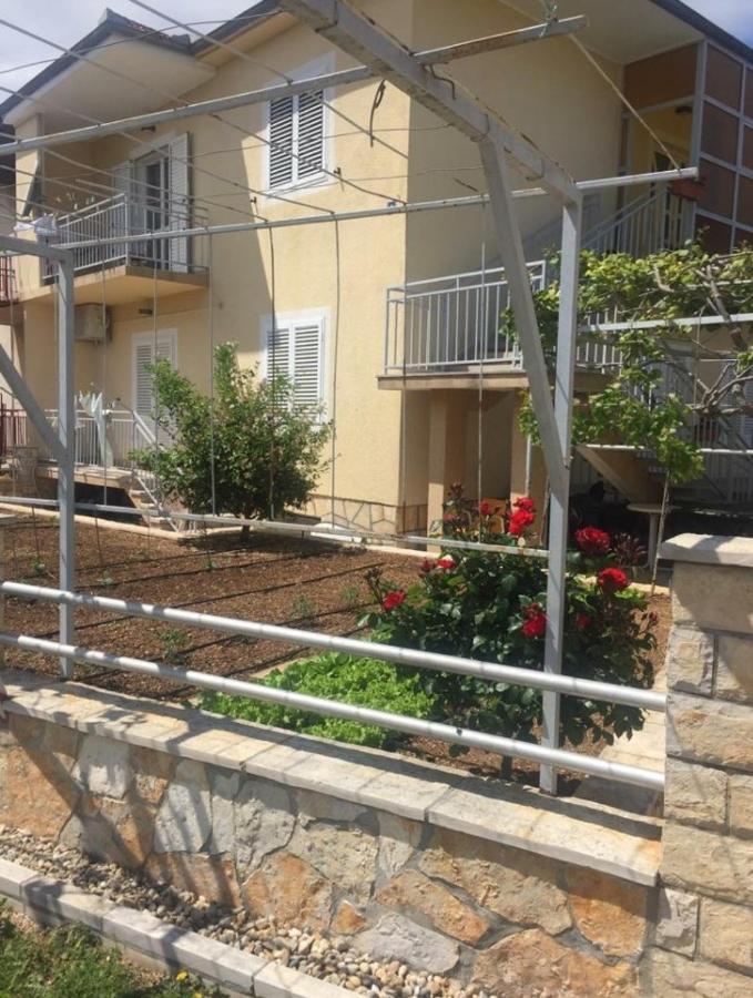 Leticia Hotel Biograd Na Moru Bagian luar foto